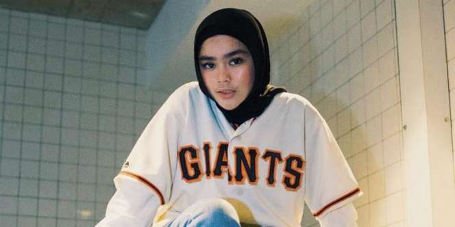 Gaya Hijab Sivia Eks 'Blink' yang Swag Abis!