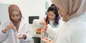 Mengenal Zat Warna Kosmetik di Prancis