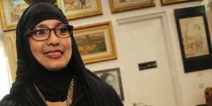 Artis Senior Ida Royani dan Desainer Jenahara Berduka