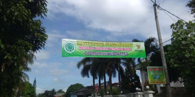 Fakta Spanduk Larangan Natal Berlogo MUI dan Baznas