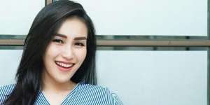 Bergaun Pink, Bagian Tubuh Ayu Ting Ting Jadi Perbincangan