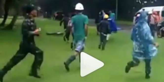 Sedang Evakuasi, Relawan Berlarian Saat Ombak Kembali Datang