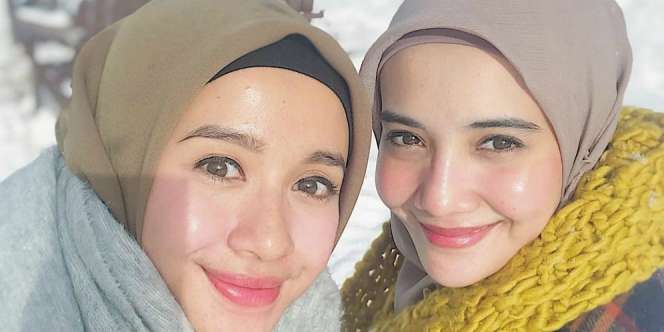 Momen Liburan Cynthia Bella dan Zaskia Sungkar, Cantik Mana?