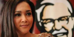 Iiih... Maia Sajikan Serangga Goreng untuk Al, El, Dul
