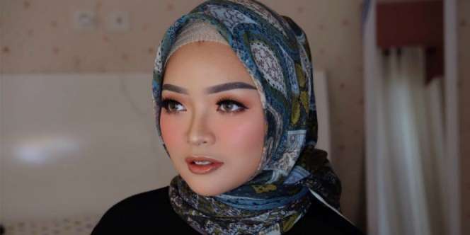 Tutorial Makeup 'Glowing' untuk Tahun Baruan