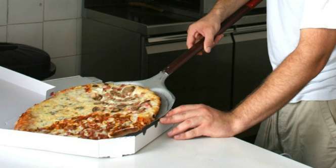 Mobil Keren Pengantar Pizza, Tritan A2