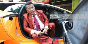 Kesal Kepada Hilda Vitria, Hotman Paris Sampai Lempar Sepatu