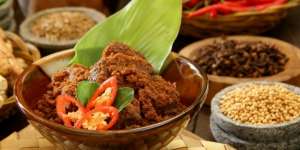 Kiriman 1,4 Ton Rendang Untuk Korban Pengungsi Tsunami