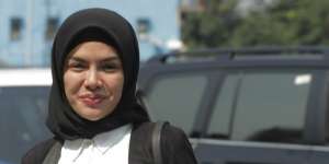 Lepas Hijab, Begini Penampilan Terbaru Nikita Mirzani