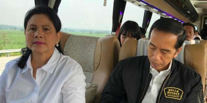 Sambut Tahun Baru, Jokowi Sarungan dan Traktir Paspampres