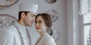 Mengintip Gaun Pengantin Aura Kasih yang Serba Putih