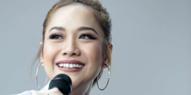 BCL Unggah Foto Perdana 2019, Bagian Tubuh yang Tersingkap Bikin Geger