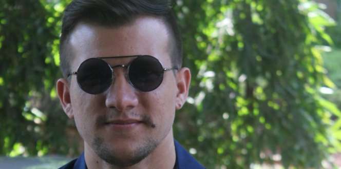 Nikmati Tahun Baru, Foto Unggahan Stuart Collin dan Angela Panari Kok Sama?