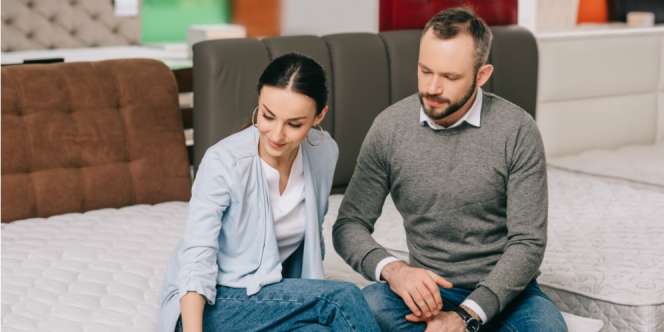 Belanja Furnitur dengan Pasangan? Siap-siap Bertengkar