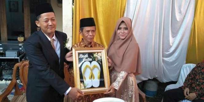 Viral Video Pernikahan Sejoli di Kebumen dengan Mahar Sandal Jepit