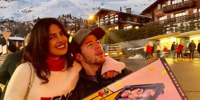 Gaya Busana Liburan Priyanka Chopra dan Nick Jonas