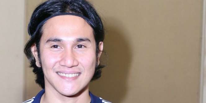 Kenang Masa Kecil, Ketampanan Mendiang Ayah Vino Bastian Bikin Meleleh