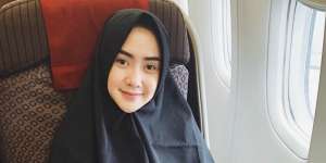 Pergi Umroh, Cita Citata Tampil Anggun Berhijab