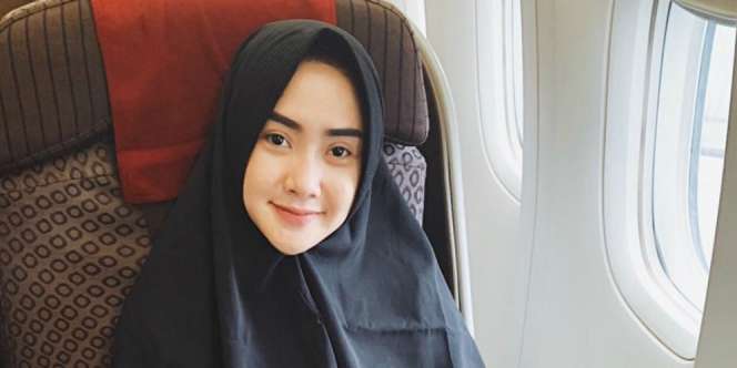 Pergi Umroh, Cita Citata Tampil Anggun Berhijab