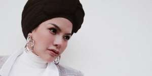 Pose Terbaru Nikita Mirzani Usai Lepas Hijab Banjir Nasihat