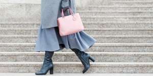 Tips Memilih Sepatu Boots untuk Perempuan Berkaki Jumbo