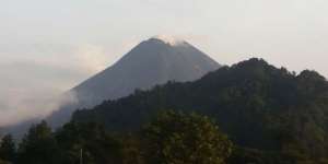 Gunung Merapi Keluarkan Lava, Sejumlah Desa Terdampak Abu