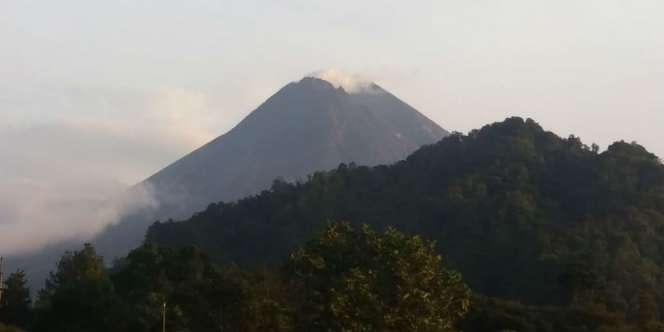 Gunung Merapi Keluarkan Lava, Sejumlah Desa Terdampak Abu