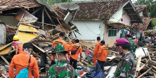 Bantu Korban Tsunami Selat Sunda Bersama KLY