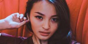 Pesona Revina, Pacar Baru Young Lex yang Mirip Zaskia Gotik