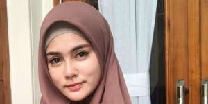 Alhamdulillah... Istri Rifky Balweel Berhijab