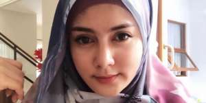 Penampilan Istri Rifky Balweel yang Kini Berhijab