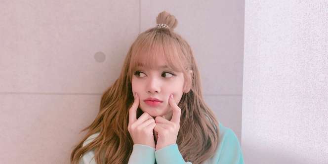 Gaya Busana Playful untuk Hangout ala Lisa 'Blackpink'