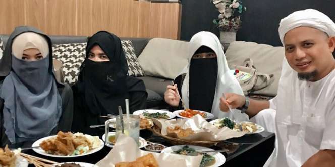 Mengenal Sosok 3 'Bidadari' Ustaz Arifin Ilham