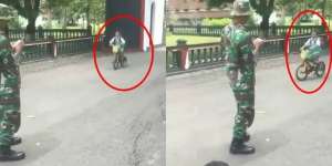 Aksi Bocah TK di Depan Anggota TNI Ini Bikin Ngakak...
