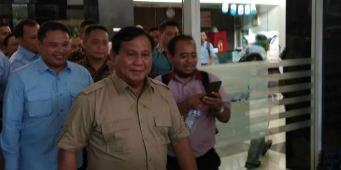 Obrolan Ringan Prabowo Subianto Saat Besuk Ustaz Arifin Ilham