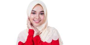 9 Langkah Serasikan Makeup dengan Dress Merah
