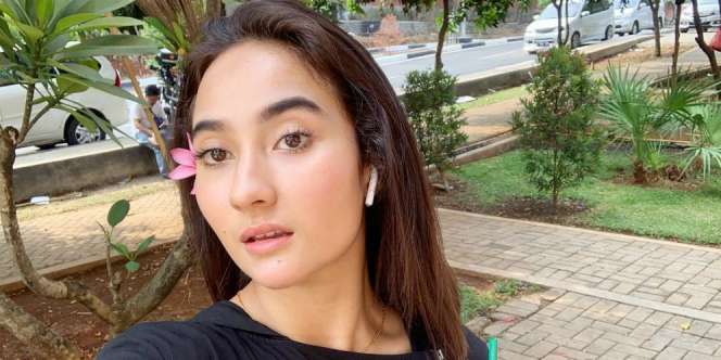 Intip 5 Pesona Naomi Zaskia, Artis yang Dekat dengan Sule