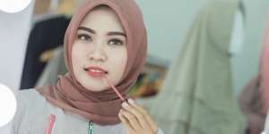 5 Trik Pakai Liquid Lipstik Agar Tampilan Bibir Makin Maksimal