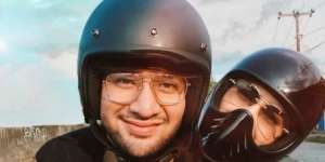 Gaya Biker Ammar Zoni-Irish Bella: Bonceng Darth Vader Cantik