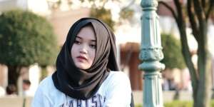 Gaya Modis Putri Delina, Anak Sule yang Beranjak Dewasa