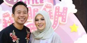 Rahasia Harmonis 13 Tahun Rumah Tangga Denny Cagur dan Shanty