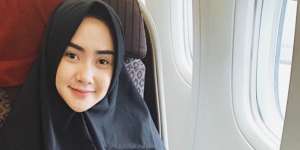 Kesaksian Cita Citata Saat Menemukan Ribuan Jangkrik di Mekah