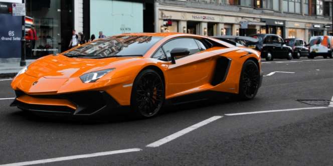 Bikin Silau! Lamborghini Aventador Didandani 70 Ribu Swarovski