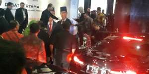 Berkemeja Kota-kotak, Megawati Hadiri Debat Capres 2019