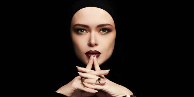 4 Langkah Bikin Tampilan Dramatis dengan Lipstik Gelap