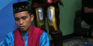 Masjid Ini Dibangun dari Emas Istri Ustaz Maulana