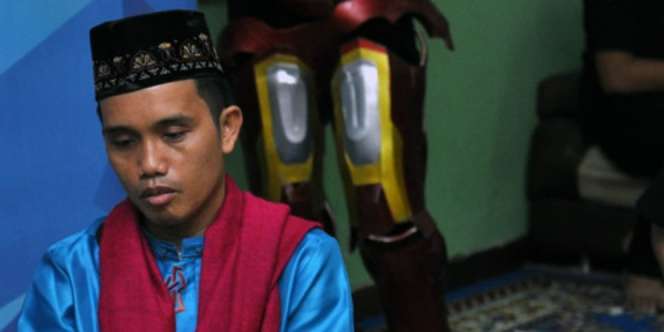 Masjid Ini Dibangun dari Emas Istri Ustaz Maulana