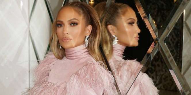 Tanpa Makeup, Jennifer Lopez Pamer Keindahan Kulit