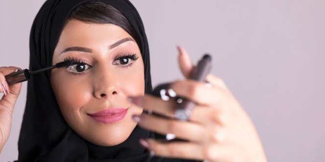 5 Perawatan Mudah Buat Si Mata Sensitif