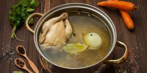 Bikin Sendiri Kaldu Gurih nan Sehat, yuk!